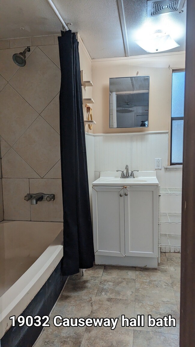 Building Photo - 19032 Causeway Blvd