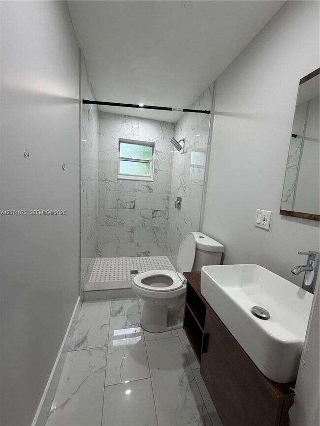 Foto del edificio - 706 S F St