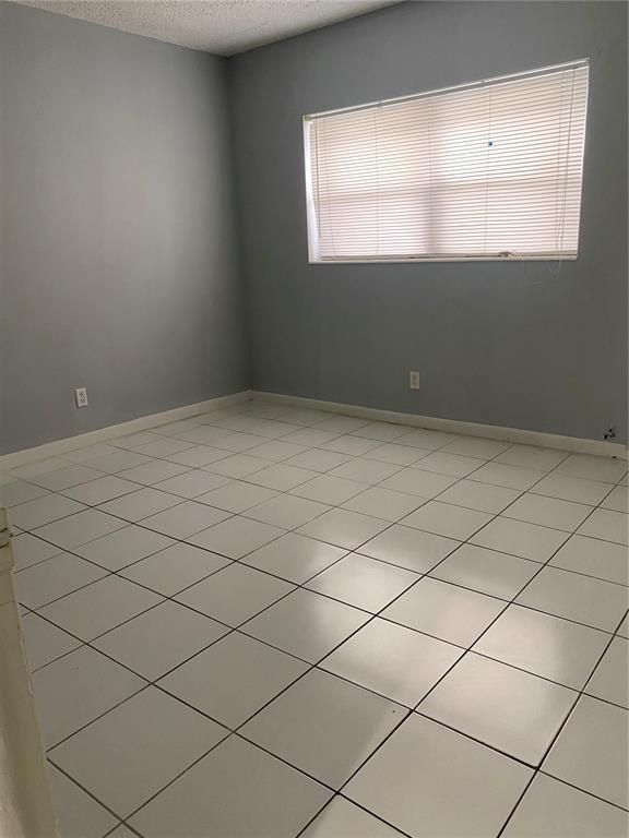 Foto del edificio - 701 Pine Dr