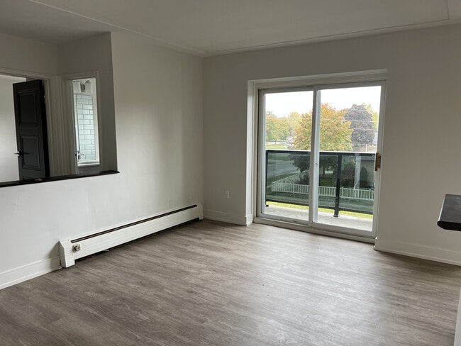 Building Photo - 784 Hughson St