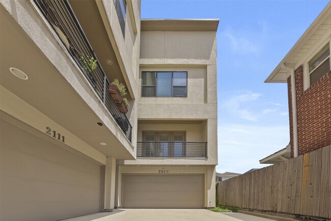 Building Photo - 2109 Winbern St