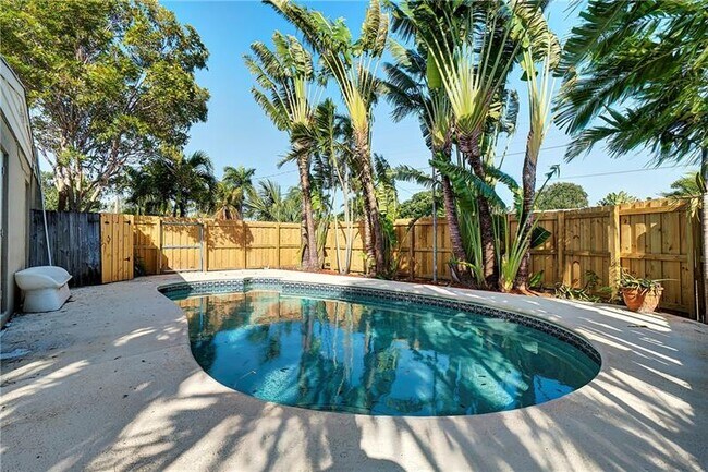 Foto del edificio - 1598 NE 36th St