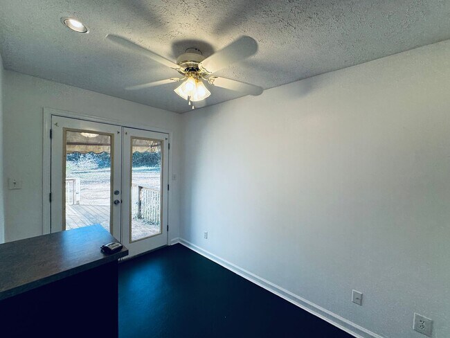 Foto del edificio - 1104 Toledo Ave