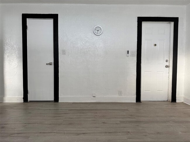 Building Photo - 1947 Madison St