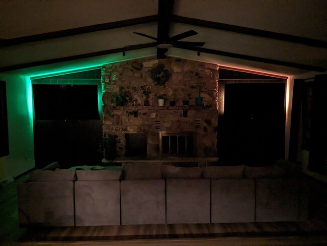 Foto del edificio - 1360 Holiday Ave