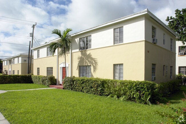 Building Photo - 614-618 Santander Ave