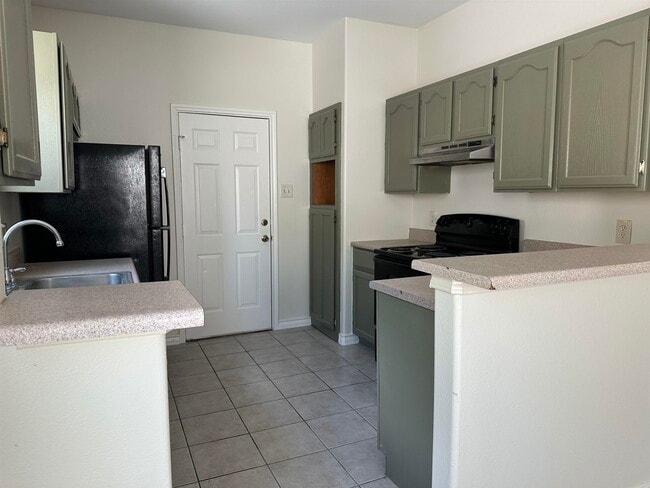 Building Photo - 411 Shiloh Dr