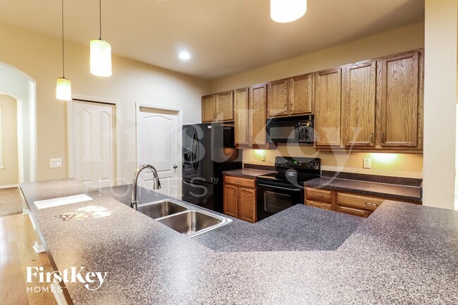 Foto del edificio - 7820 Riverwood Oaks Dr