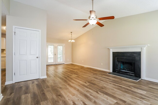 Building Photo - 1109 Ujamaa Dr