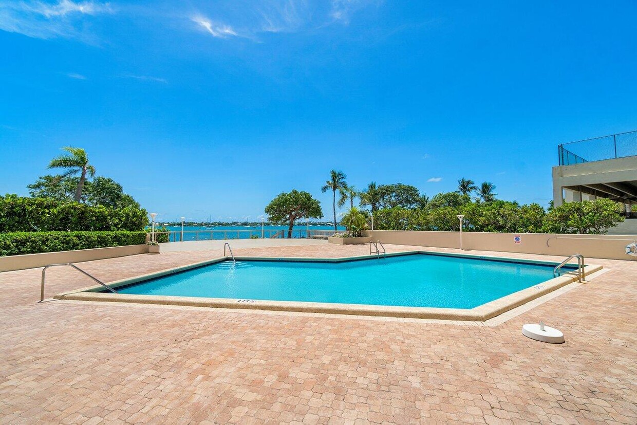 Primary Photo - 5600 N Flagler Dr