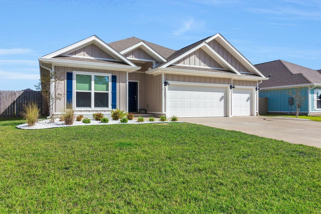 Foto principal - 6352 Forest Bay Ave