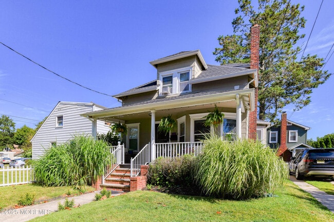 Building Photo - 1605 Sunset Ave