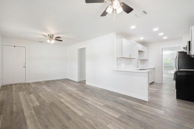 Building Photo - 434 Byrnes Dr