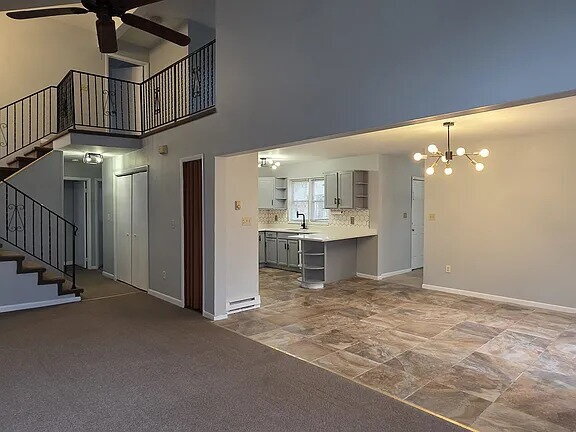 Foto del edificio - Spacious 4-bedroom, 2-bathroom contemporary home is available for rent