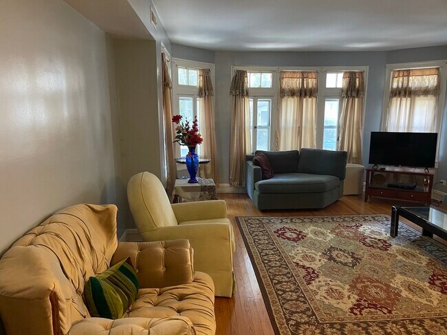 Foto del edificio - 6125 N Washtenaw Ave