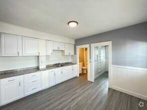 Building Photo - 559 Silver St