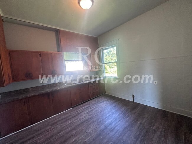 Building Photo - 6 National-