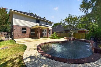 Building Photo - 102 N Queenscliff Cir
