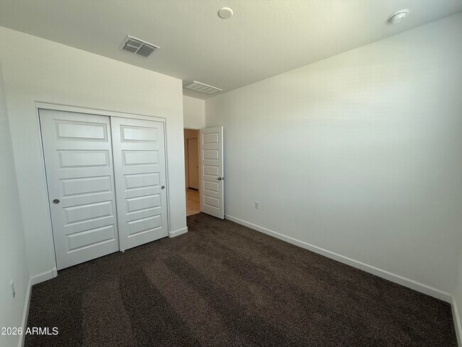 Foto del edificio - 2474 W Sable Ave