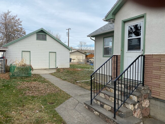 Building Photo - 731 Avenue E