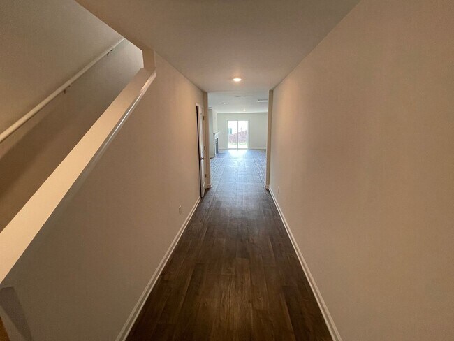 Foto del edificio - Complimentary Rent for a July ONLY Move in...