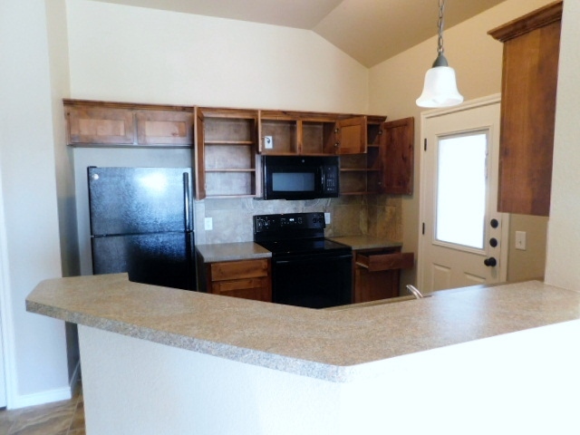 Building Photo - 703 Sladecek Dr