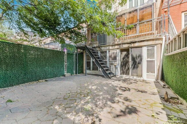 Building Photo - 105-38 65th Rd