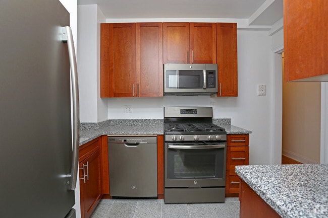 Interior Photo - 192 E 75th St