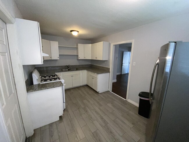Building Photo - 300 Haybert Ct