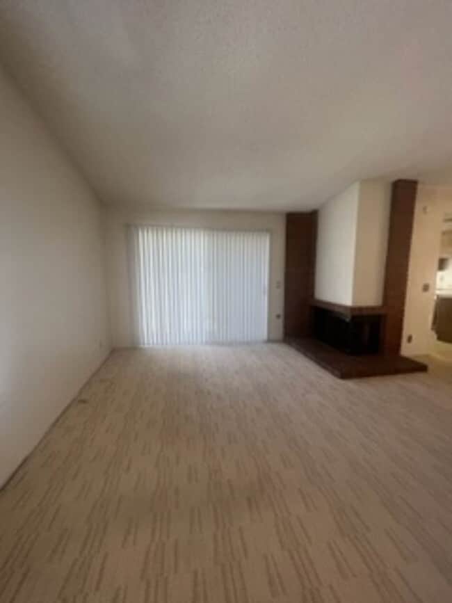 Building Photo - Green Valley 2 Bedroom Townhouse!