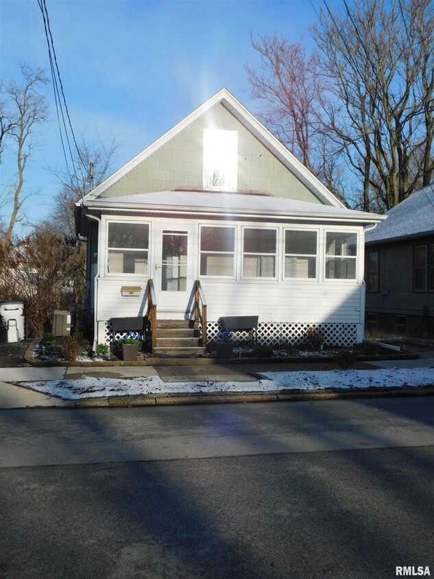 Foto del edificio - Beautiful 2-bedroom House in Moline with L...