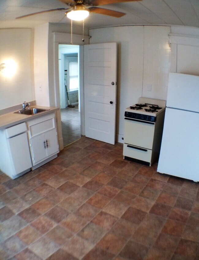 Foto del edificio - Cozy Racine upper 2br unit