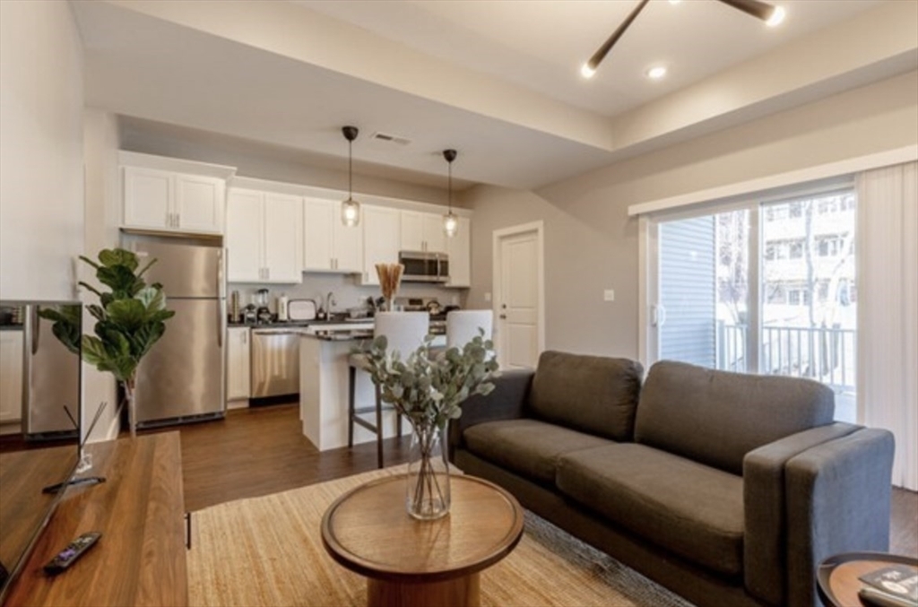 Foto principal - 870 E 5th St