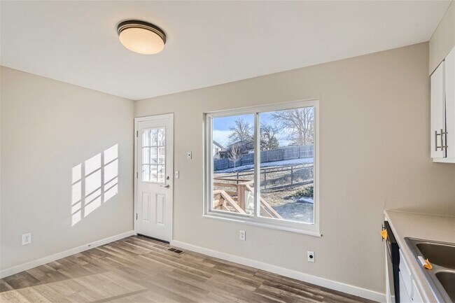 Foto del edificio - 10076 W Keene Ave, Lakewood, CO, 80235