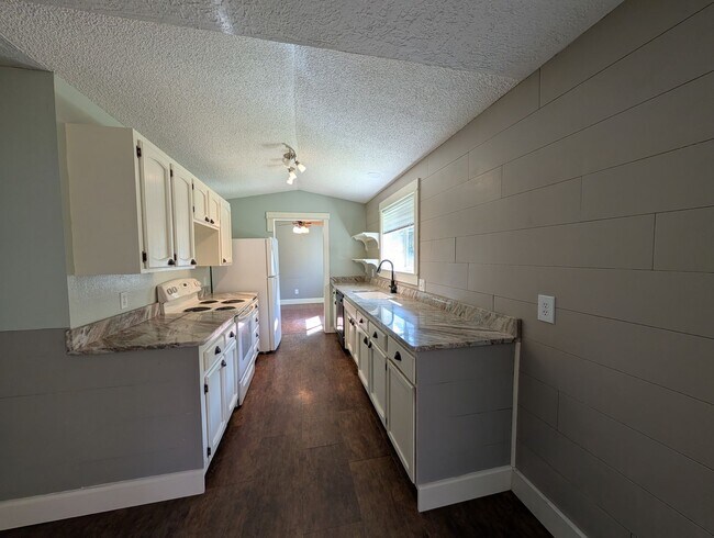 Foto del edificio - 3 Bed/2 Bath Ranch-Style Home
