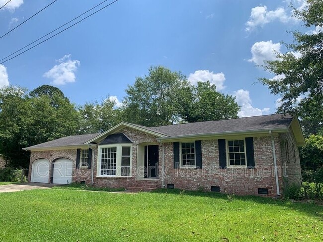 Foto del edificio - 205 Pinewood Dr