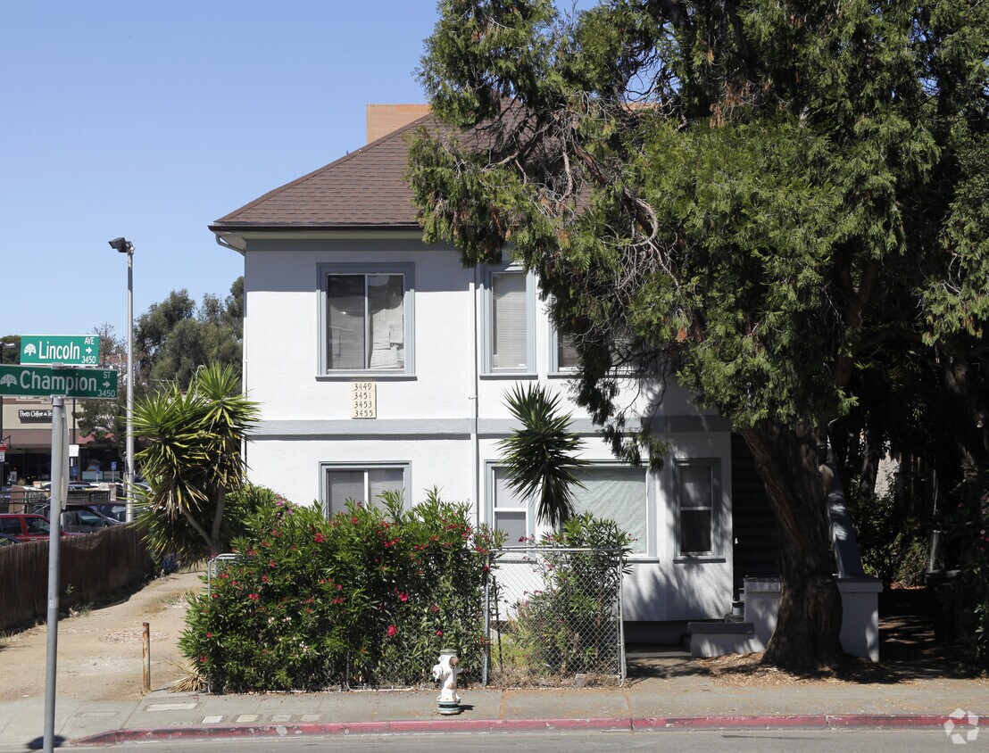 Foto del edificio - 3449-3453 Champion St