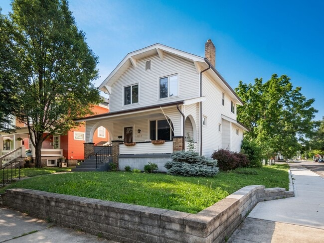 Building Photo - 211 E Jenkins Ave