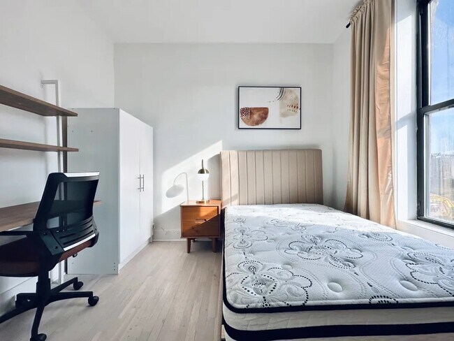 Foto del edificio - Furnished room/NOT APARTMENT