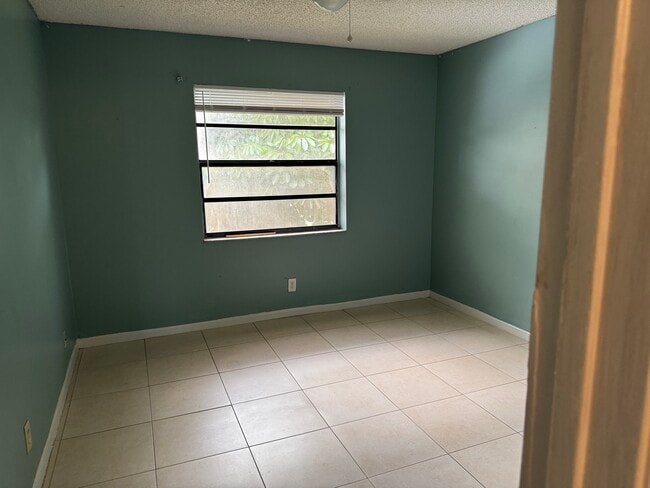 Foto del edificio - 4207 Lakeside Dr