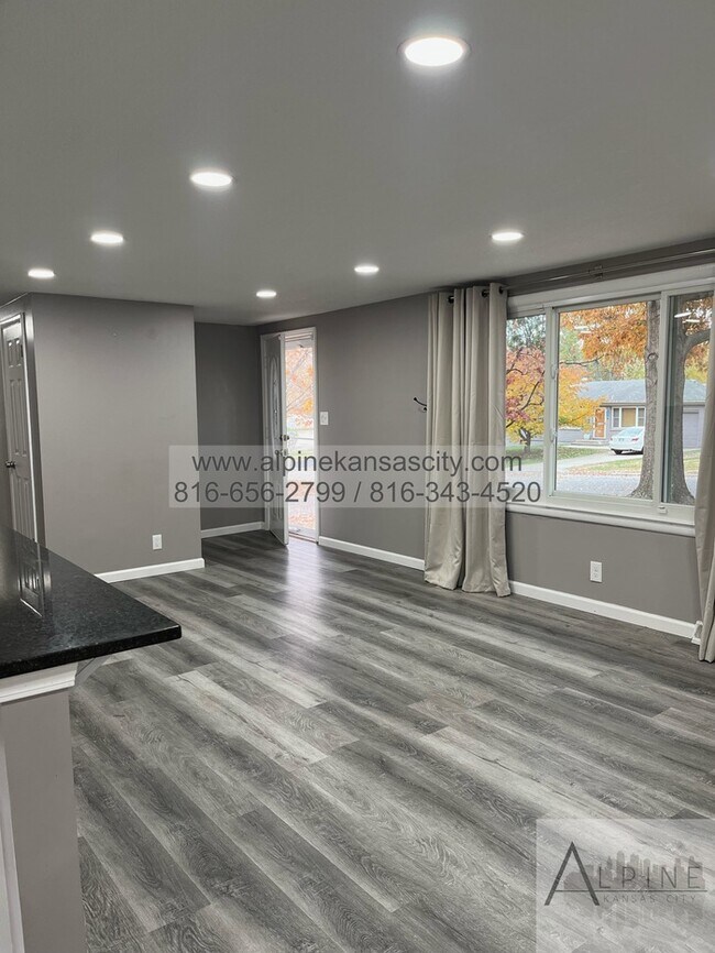 Foto del edificio - Available Mid January! 5 Bedrooms, PLUS Rec Room in Gladstone!