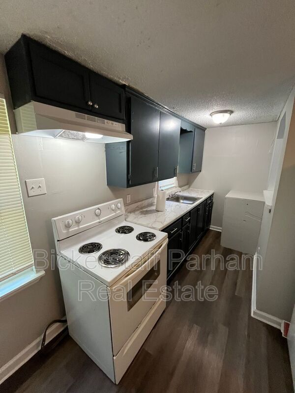 Foto del edificio - 824 Winston Rd