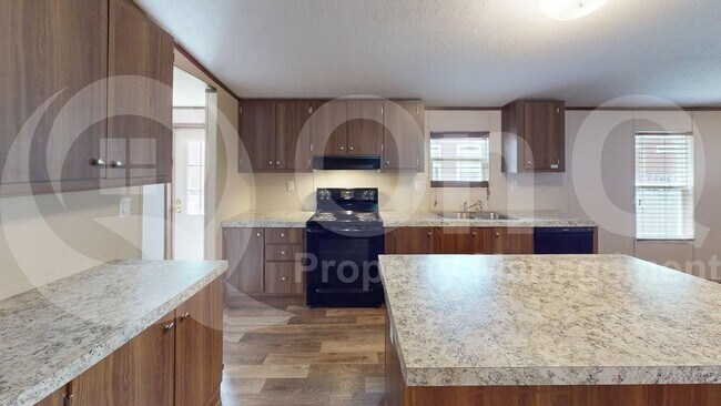 Foto del edificio - 7415 Remington Rd