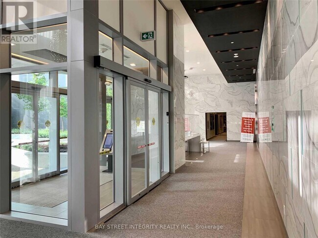 Photo du bâtiment - 5180-5180 Yonge St
