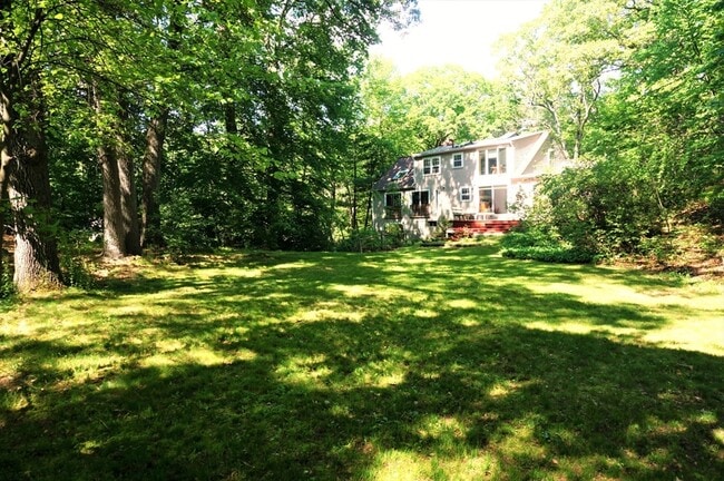 Building Photo - 18 Pequot Rd