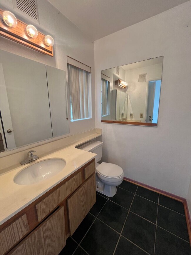 Building Photo - Eastlake Condo with Dual Primary Bedrooms