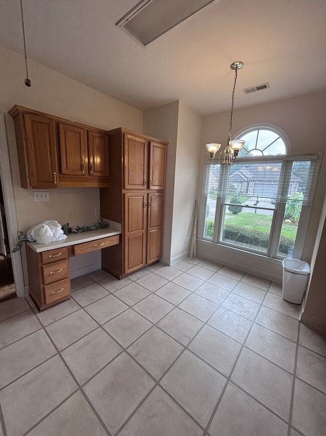 Building Photo - 2 Bed 2 Bath House for rent in time for the school year.