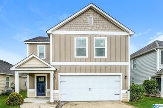 Building Photo - 915 Hawthorn Ln