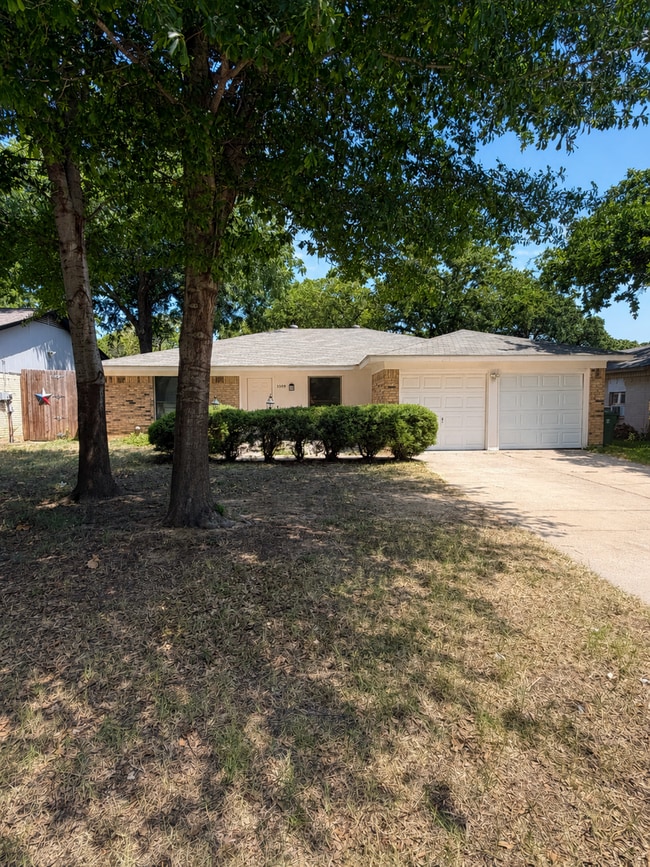 Building Photo - 5309 Holly Trail