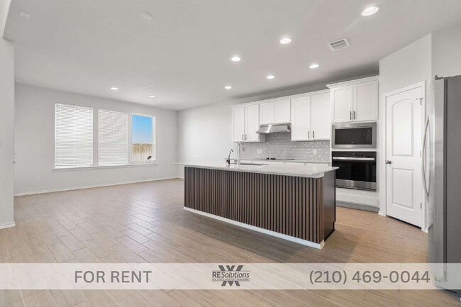 Building Photo - "Spacious 4-Bedroom Retreat with 3 Full Baths – 2700 Sq Ft of Comfort on Wild Bloom Road, Seguin!"